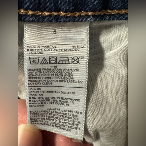 Women's Old Navy Denim Jean Shorts Size 6 OG Straight High Rise Distressed - Picture 3 of 7